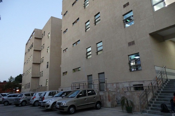 girls pg near faculty of law